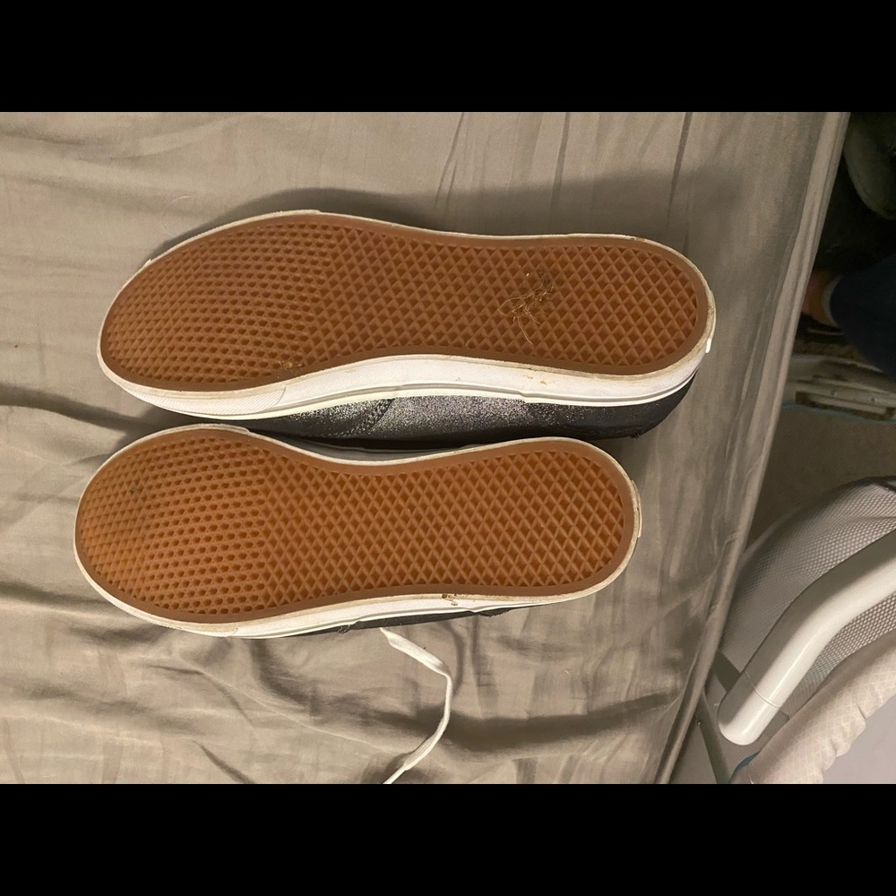 Vans - Picture 6 of 7